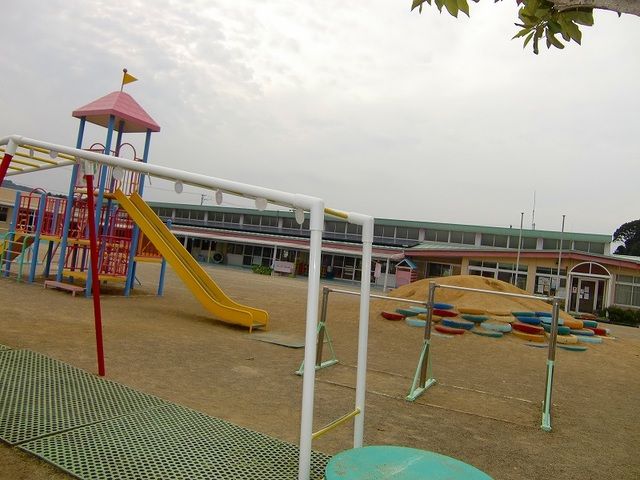 近くの土方幼稚園まで300m（徒歩4分）