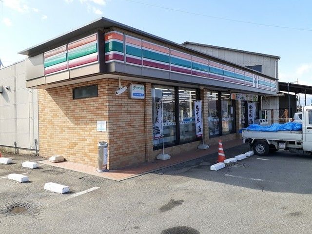 近くのセブンイレブン山梨一宮中央店まで450m（徒歩6分）