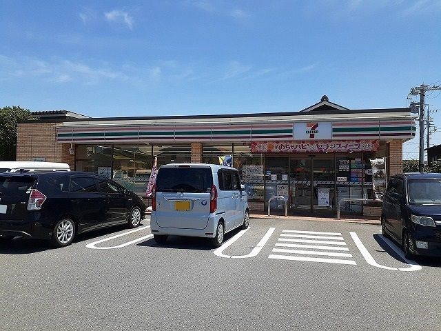 近くのセブンイレブンまで628m（徒歩8分）