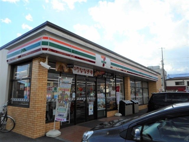 近くのセブンイレブン　豊科成相店まで900m（徒歩12分）