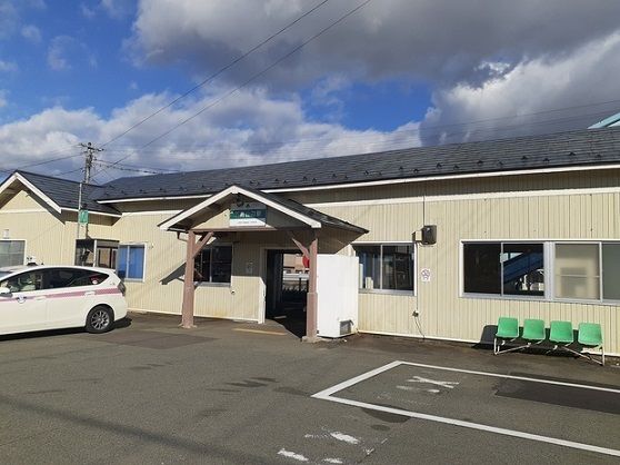 近くの山辺駅まで1,300m（徒歩17分）