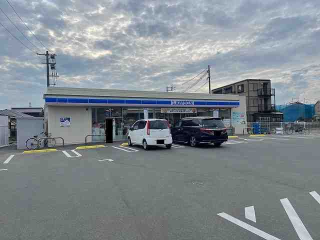 近くのローソン防府鞠生町店まで400m（徒歩5分）
