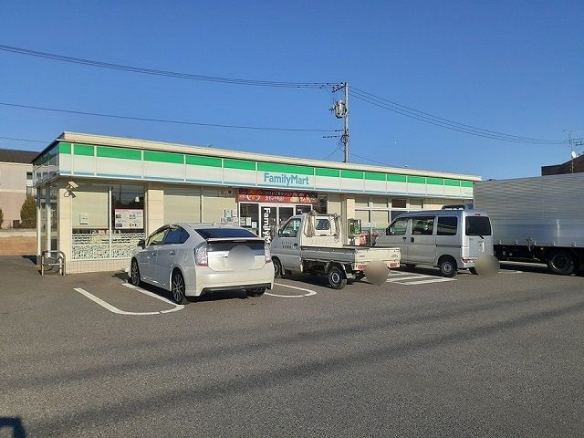 近くのファミマ内守谷きぬの里店まで120m（徒歩2分）