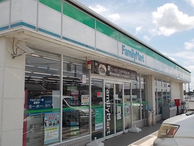 近くのコンビニまで550m（徒歩7分）