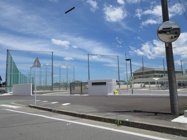 近くの大川市立大川桐薫中学校まで300m（徒歩4分）