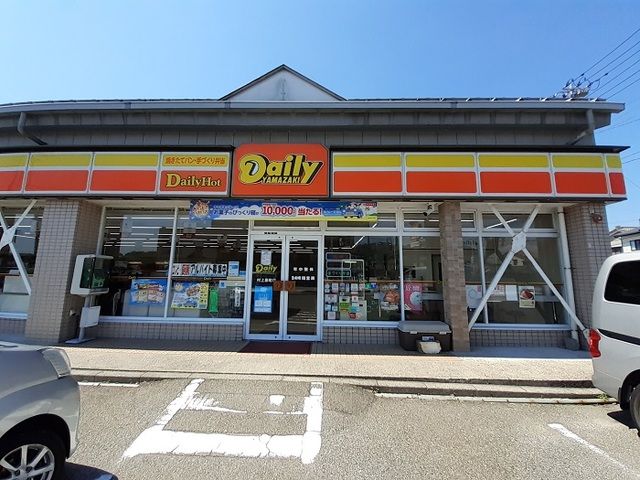 近くのコンビニまで500m（徒歩7分）