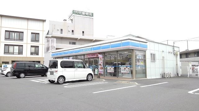 近くのローソン 皆春店まで900m(徒歩12分)