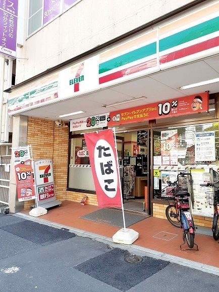 近くのセブンイレブン新宿岩戸町店まで400m（徒歩5分）