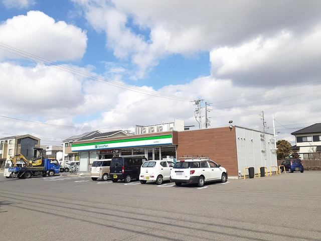 近くのファミリーマート 西尾伊藤町店まで900m(徒歩12分)