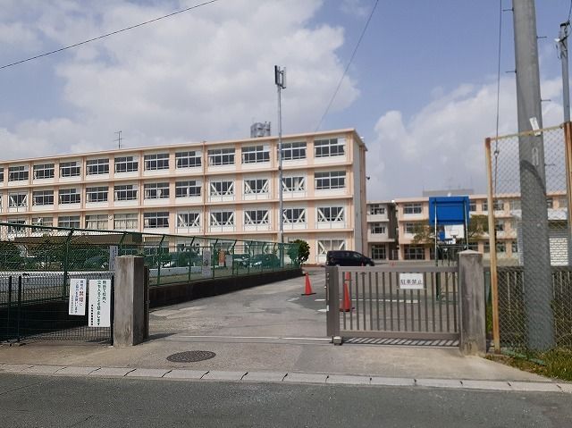 近くの浜松市立蒲小学校まで500m（徒歩7分）