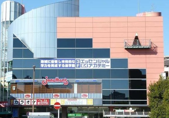 近くのジョナサン東久留米駅前店まで700m(徒歩9分)