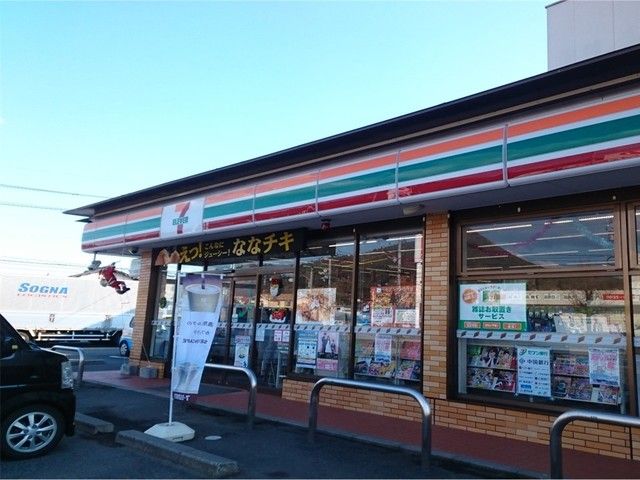 近くのセブンイレブン　鴨方インター店まで350m（徒歩5分）