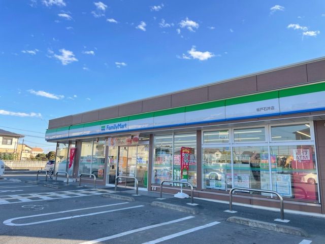 近くのコンビニまで190m（徒歩3分）