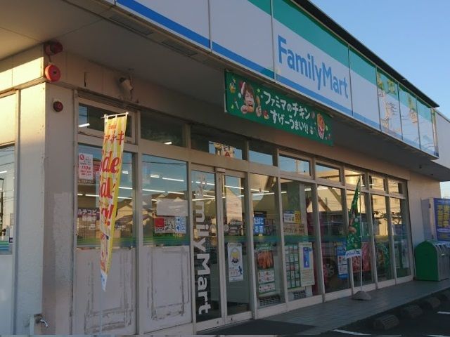 近くのコンビニまで700m（徒歩9分）