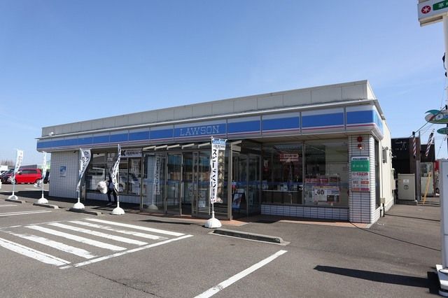 近くのローソン上越富岡店まで210m（徒歩3分）