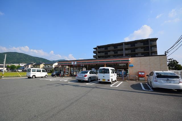 近くのセブンイレブンまで750m(徒歩10分)