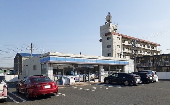 近くのローソンまで350m（徒歩5分）