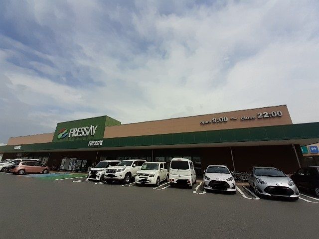 近くのフレッセイ富塚店まで600m(徒歩8分)