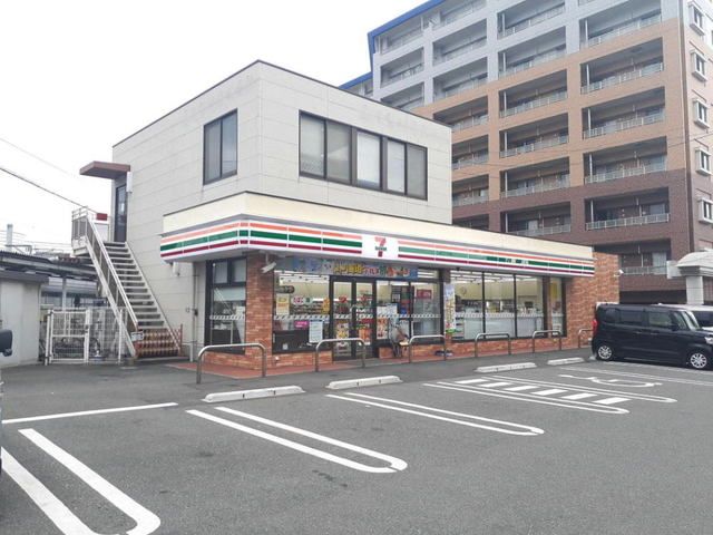 近くのセブンイレブン粕屋柚須駅前店まで900m(徒歩12分)