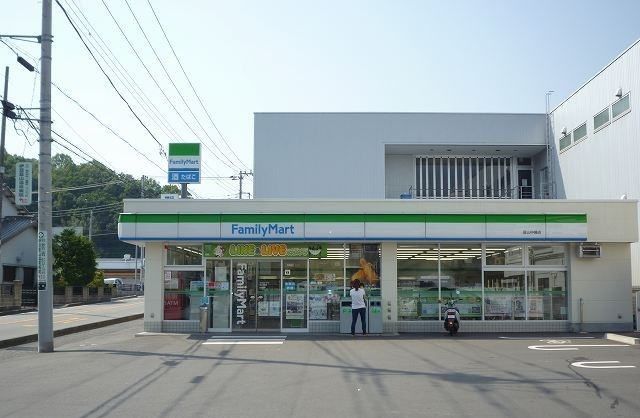 近くのファミリーマート韮山中條店まで270m(徒歩4分)