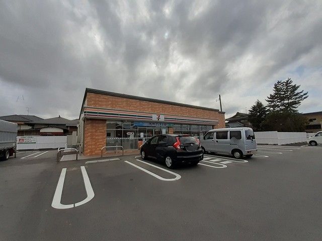 近くのセブンイレブン新潟和泉店まで147m(徒歩2分)