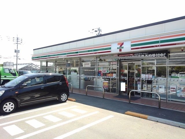 近くのセブンイレブン三苫３丁目店まで950m（徒歩12分）