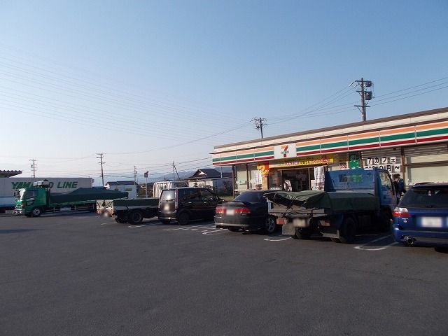 近くのセブンイレブン  茅野安国寺店まで450m（徒歩6分）