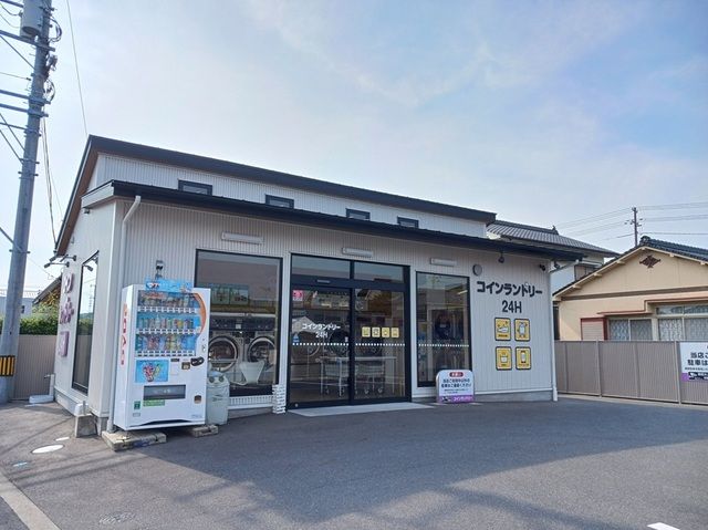 近くの花岡医院まで1,200m(徒歩15分)