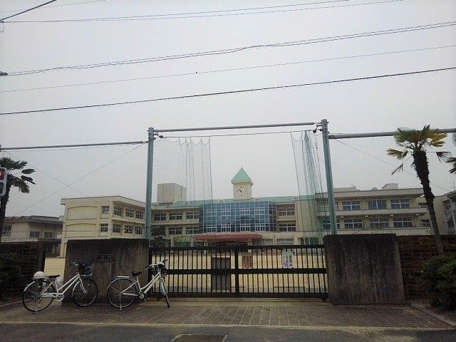 近くの三豊市立詫間小学校まで1,000m(徒歩13分)