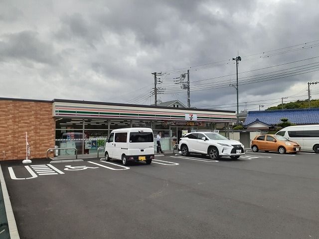 近くのコンビニまで350m（徒歩5分）