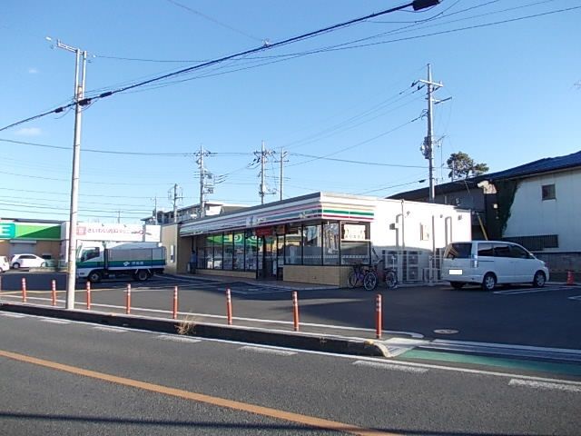 近くのセブンイレブン東松山幸町店まで680m（徒歩9分）