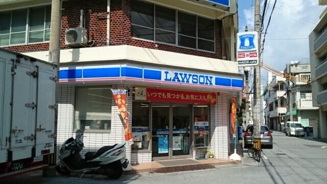 近くのローソン那覇久茂地二丁目店まで90m(徒歩2分)