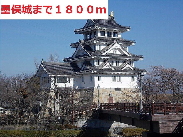 近くの施設まで1,800m（徒歩23分）