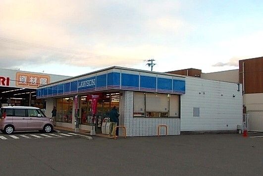 近くの『ローソン』様まで550m（徒歩7分）