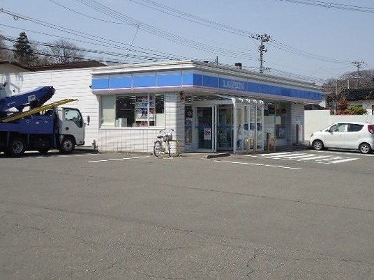 近くのローソン新屋比内町店まで400m(徒歩5分)
