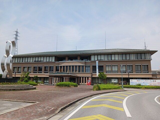 近くの役所まで700m（徒歩9分）
