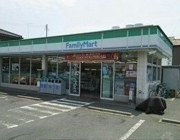 近くのファミリーマートまで350m（徒歩5分）