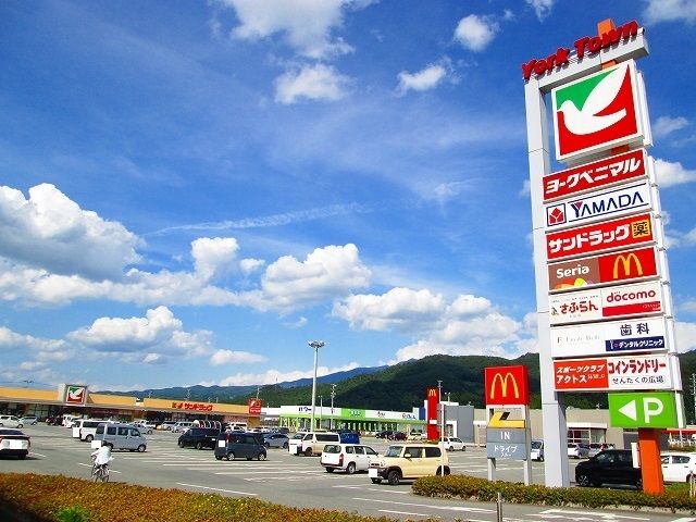 近くのヨークタウンまで1,010m（徒歩13分）