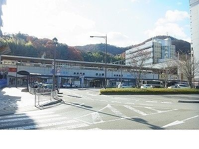 近くの北神急行・神鉄【谷上駅】様まで950m（徒歩12分）