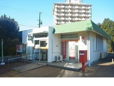 近くの神戸花山東郵便局様まで1,300m（徒歩17分）