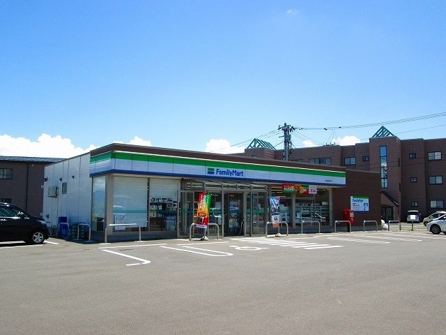 近くのファミリーマート塩井店まで850m（徒歩11分）