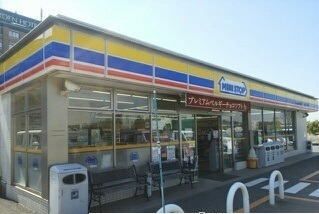 近くのミニストップ 成田吉倉店まで400m（徒歩5分）