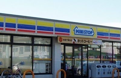 近くのミニストップ三島梅名店まで750m(徒歩10分)