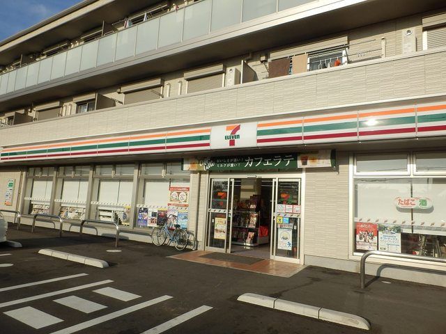 近くのセブンイレブン吉川さくら通り店まで200m(徒歩3分)