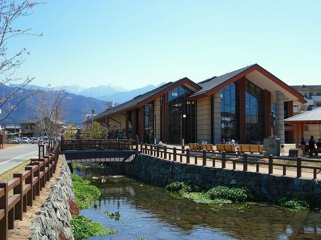 近くの西条図書館様まで550m（徒歩7分）