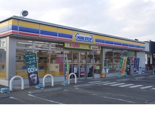近くのミニストップ福島八木田店まで400m（徒歩5分）
