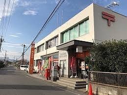 近くの郵便局まで1,700m（徒歩22分）