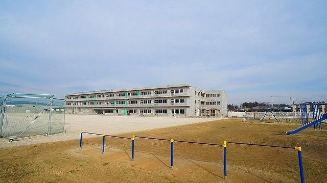 近くのつきのわ小学校まで1,500m(徒歩19分)