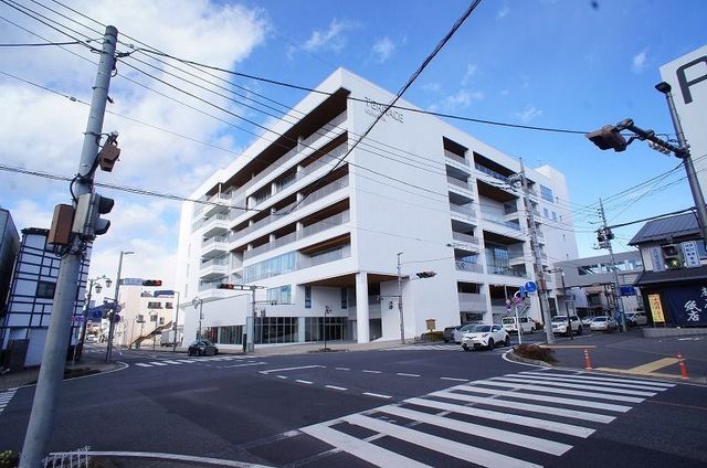 近くの沼田市役所まで950m（徒歩12分）
