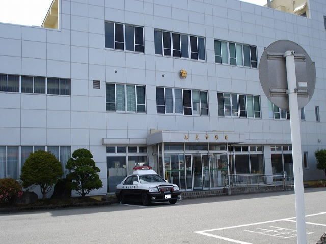 近くの氷見警察署まで140m(徒歩2分)